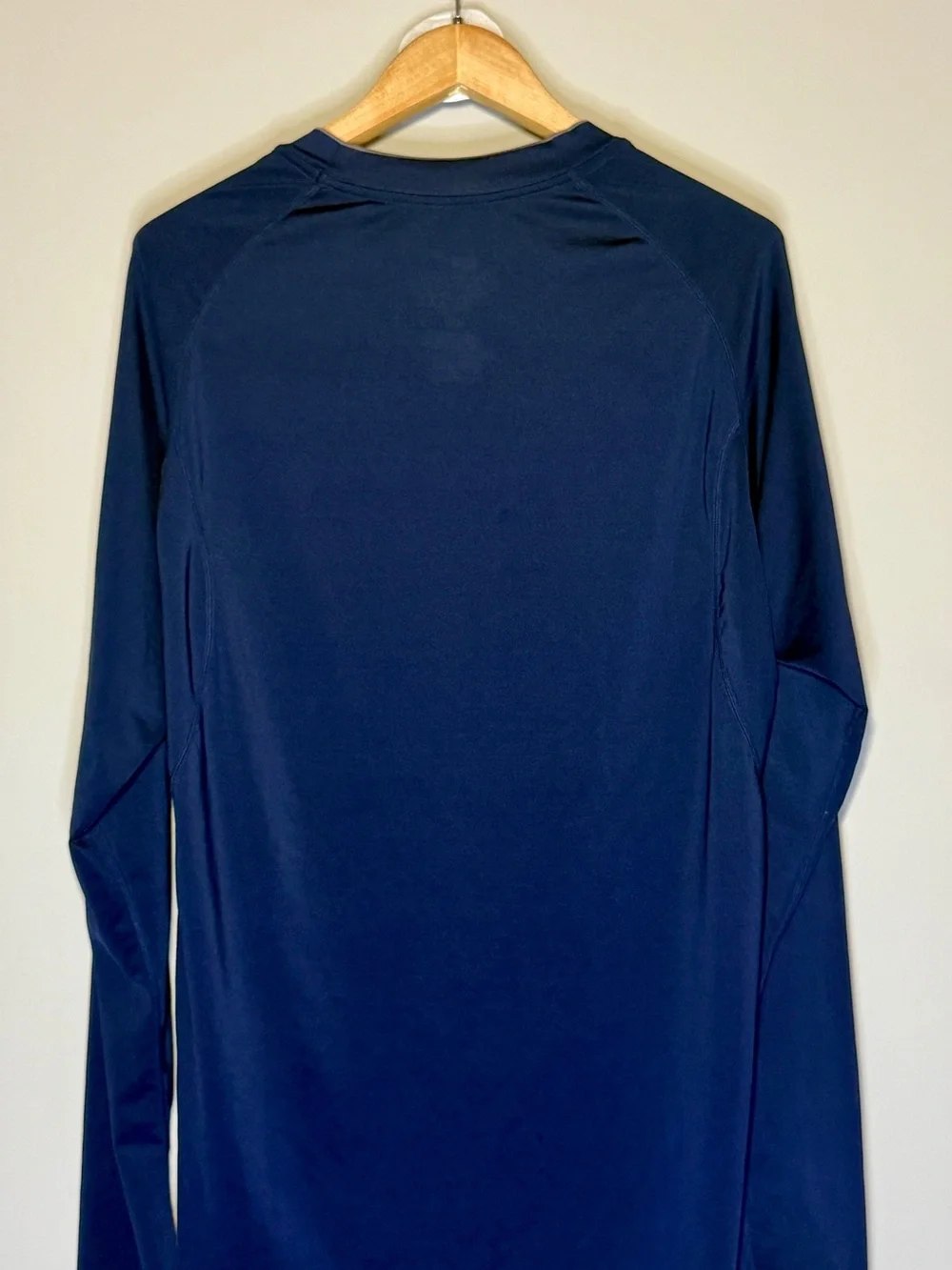 Nike Men’s Long Sleeve Performance Top in Navy Blue
